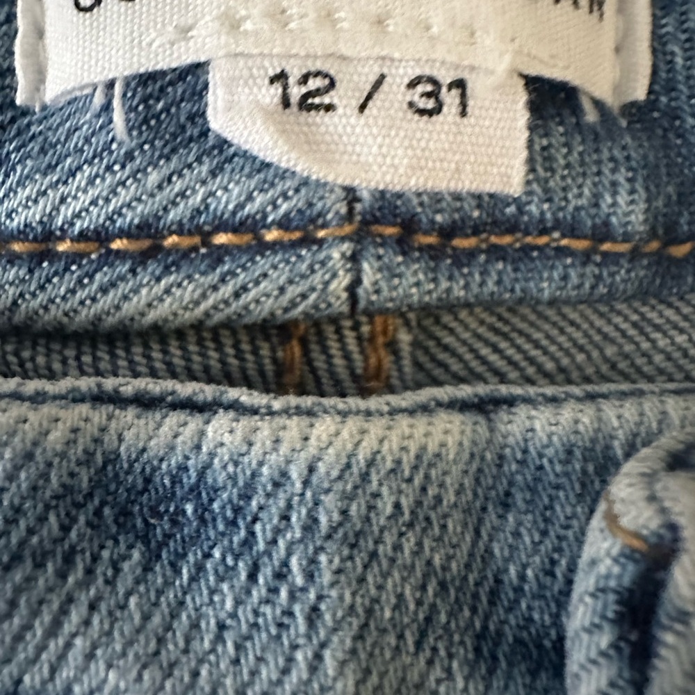 Good American Good High Rise Cropped Girlfriend Jeans. Size 12/31 - Picture 6 of 8